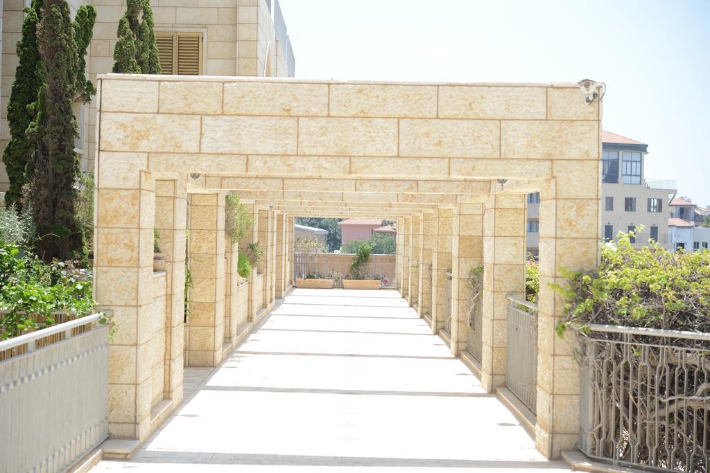 Andromeda Hill Apartments And Spa Tel Aviv Exterior photo